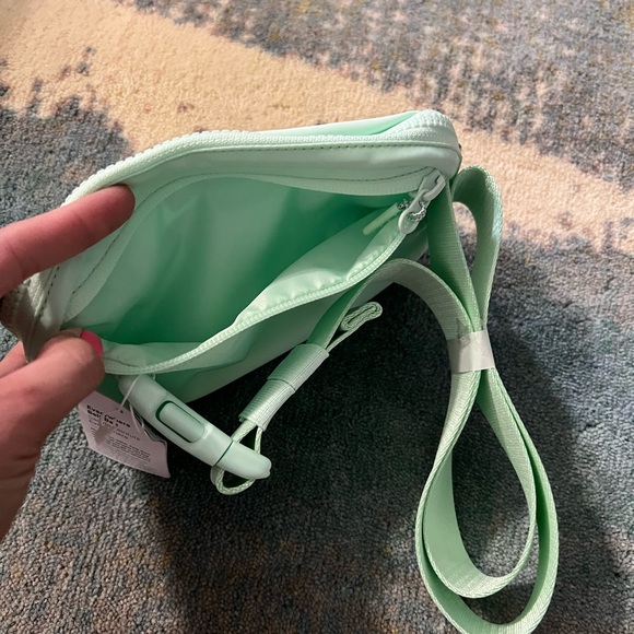 LuLuLemon Mint Everywhere Belt Bag 1L - Picture 5 of 6